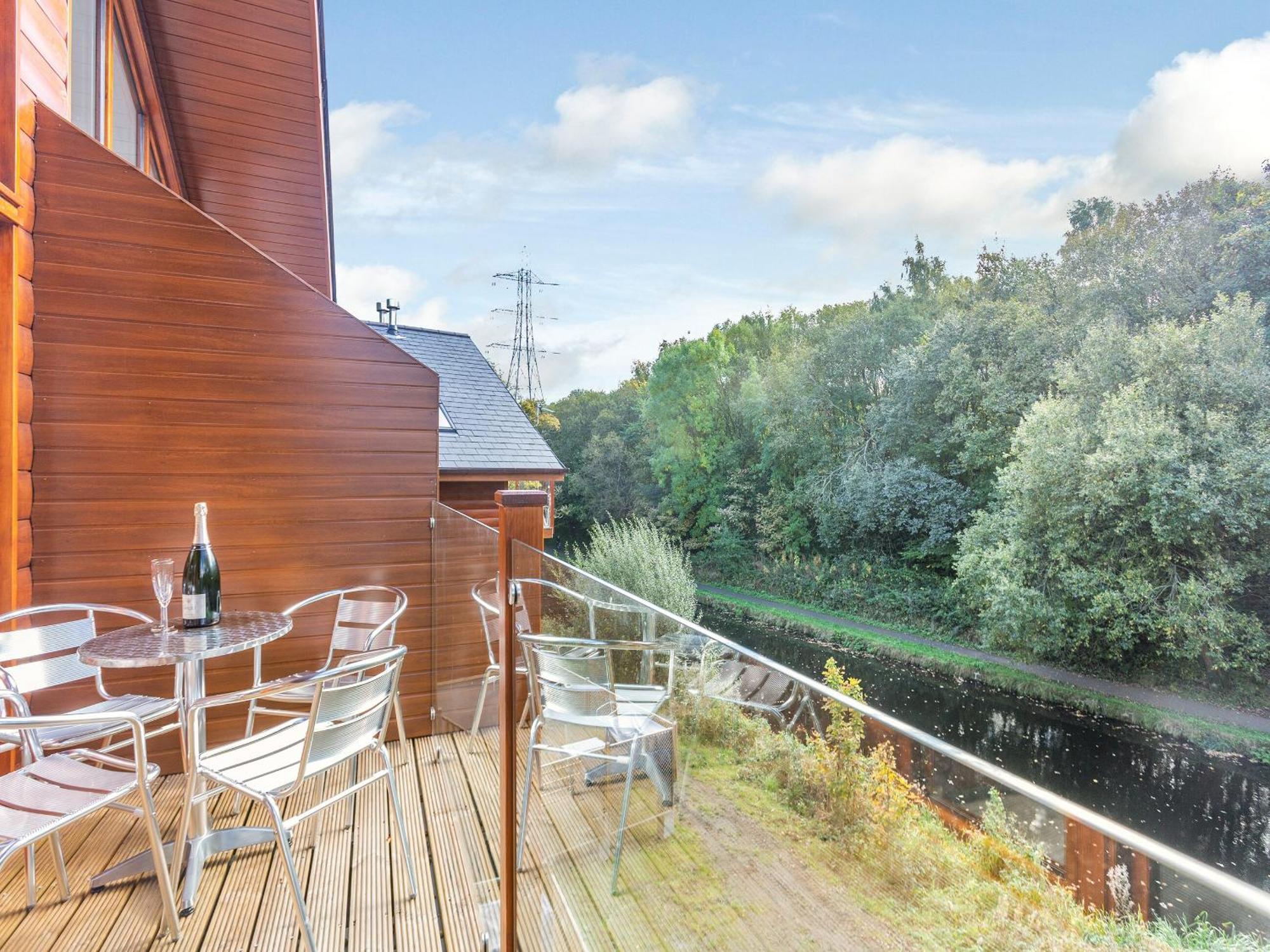 Waterside Six - Uk38264